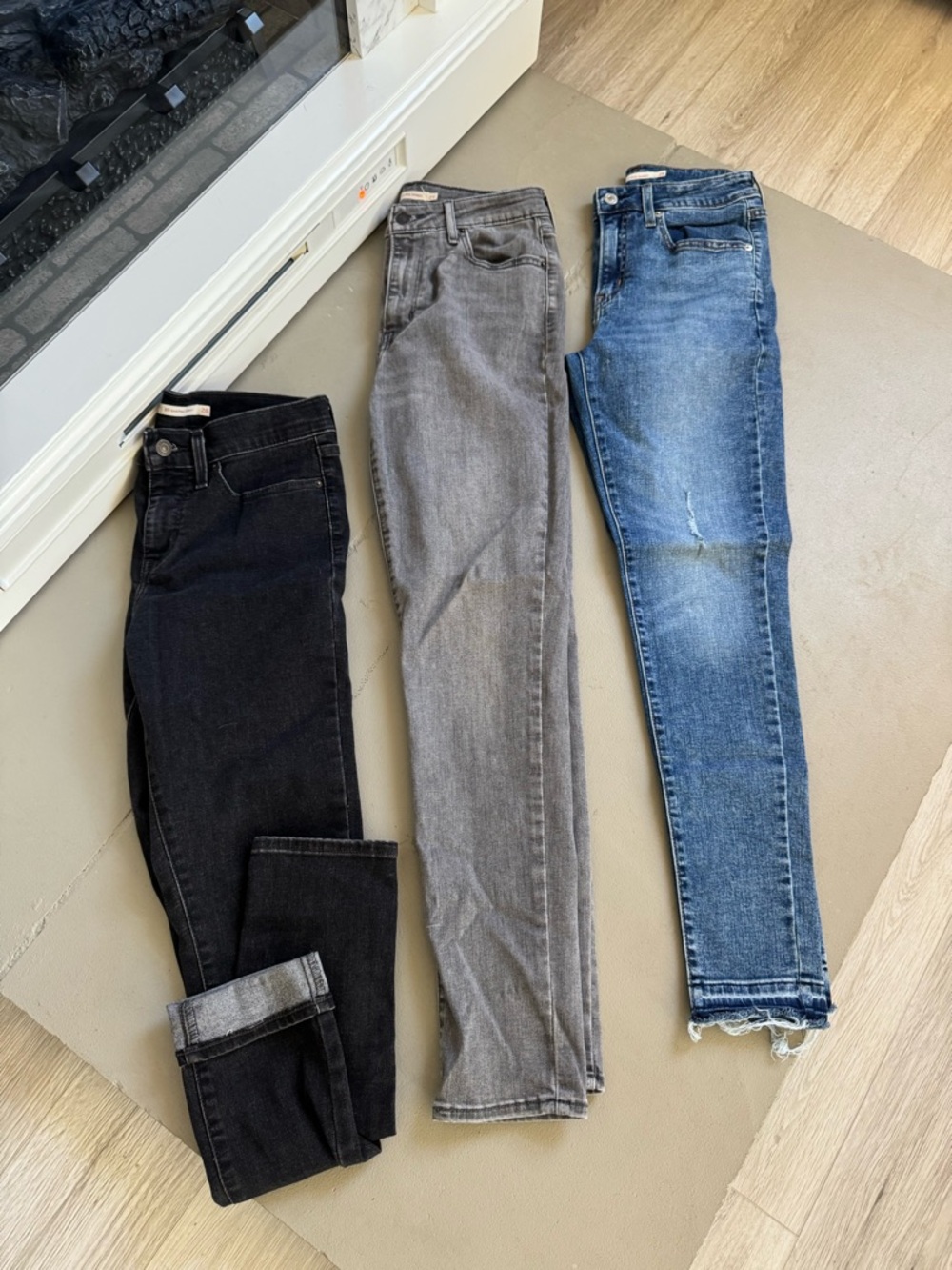 Levi’s jeans bundle size 28”